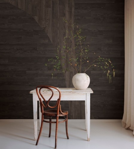 Fototapeta jak drewniane panele Rebel Walls R18771 Woodline Walnut Natural Aesthetics