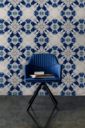 Mural jak tkanina barwiona krawatowo Mind the Gap SHIBORI FLOWER WP20204 Premium Designer Wallpaper Collection