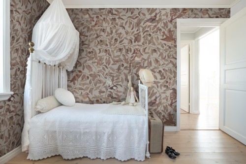 Fototapeta ptaki i liście Rebel Walls R19261 Backwood Birds Brown Ilon Wikland