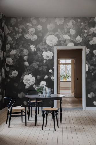 Fototapeta róże Rebel Walls R18856 Regal Rose Black White Mystic Shades