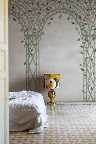 Fototapeta kratownica z pnączem kwiatów Rebel Walls R21016 Poetic Trellis Green Poetic