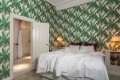Tapeta w palmy Rebel Walls R17572 Palm Spring Pearl Oddity