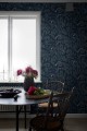 Tapeta Z Roślinnym Wzorem Sandberg 837-96 Elin Midnight Blue Kolonin