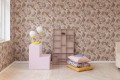 Tapeta wiewiórki Rebel Walls R17981 Squirrel Mountain Pink Dreamland