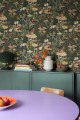 Tapeta leśne zwierzątka Rebel Walls R18002 Wildlife Creek Forest Green Dreamland