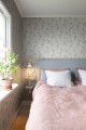 Tapeta kwiaty Sandberg S10135 Iris Powder Pink Huset i Solen