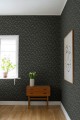 Tapeta w kwiatki Sandberg S10158 Signe Charcoal Huset i Solen