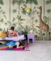 Fototapeta egzotyczne zwierzęta w dżungli Rebel Walls R16794 Giraffe's Stroll Sunny Rebel Favorites