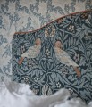 Tkanina haftowana botaniczna Morris & Co. 237312 Bird Tapestry Emery Walker's England