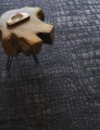 Dywan jak skóra krokodyla CROCO Encre Toulemonde Bochart