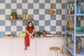 Fototapeta geometryczna szachownica Rebel Walls R19418 Chess Blue Pink Maximalism More is More