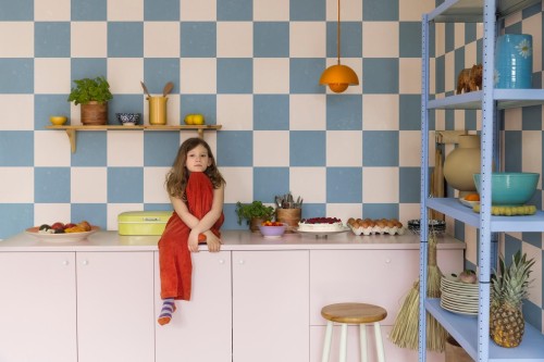 Fototapeta geometryczna szachownica Rebel Walls R19418 Chess Blue Pink Maximalism More is More