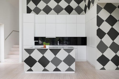 Fototapeta romby Rebel Walls R19429 Tremble Black White Maximalism More is More