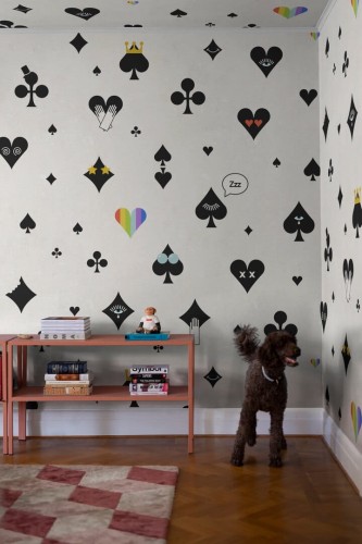 Fototapeta pokerowe emotikony Rebel Walls R19435 Poker Face Black Maximalism More is More