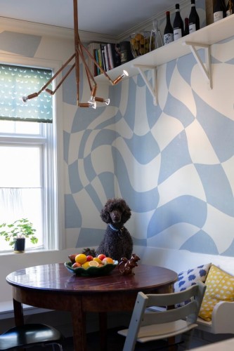 Fototapeta abstrakcyjna Rebel Walls R19477 Psychedelic Chess Blue Maximalism More is More