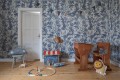 Fototapeta pnącza róż Rebel Walls R18717 Rose Hip Blue Cottage Core