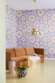Fototapeta stokrotki retro Rebel Walls R19582 Dashing Daisies Lilac Cottage Core