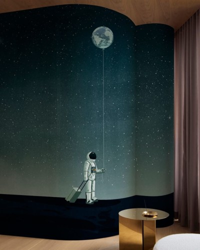 Fototapeta astronauta na księżycu Wall&Deco WDWM2401 Walking with the Moon Contemporary 2024