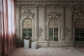 Fototapeta krajobraz w stylu vintage Rebel Walls R18806 Ballroom Windows Vintage Scenic Landscapes