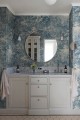 Fototapeta las w stylu Toile de jouy Sandberg S10402 Forest Toile Blue Tidlösa
