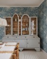 Fototapeta las w stylu Toile de jouy Sandberg S10402 Forest Toile Blue Tidlösa