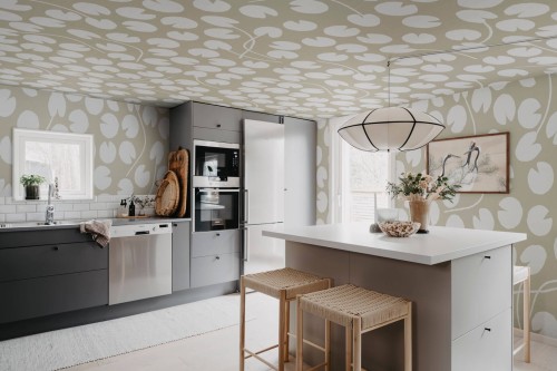 Fototapeta liście lilii wodnych Rebel Walls R20628 Water Lilies Beige Fine Little Day