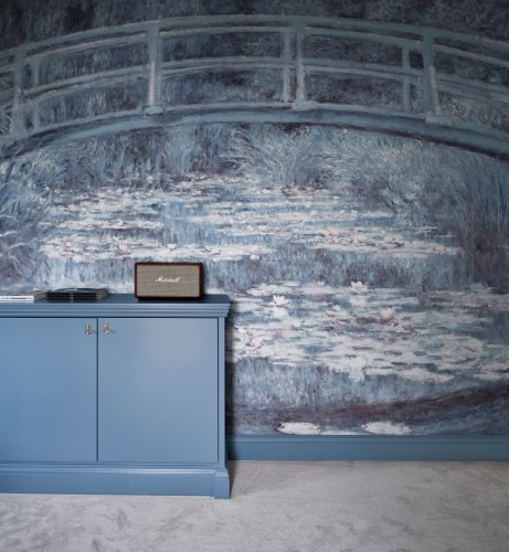 Fototapeta lilie wodne i most Rebel Walls R20568 The Japanese Footbridge Blue First Rebels