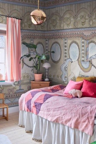 Fototapeta karuzela Rebel Walls R20593 Merry go Around Pastel Family Fun