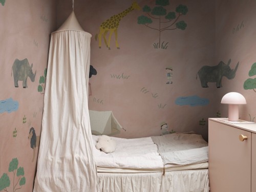 Fototapeta dzikie zwierzęta sawanny Rebel Walls R20599 Animal Safari Pink Family Fun