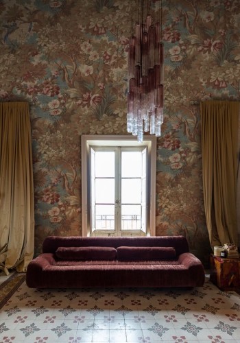 Fototapeta botaniczna w stylu vintage Rebel Walls R20329 Lush Grove Orange Poetic