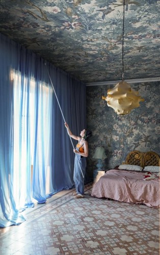 Fototapeta botaniczna w stylu vintage Rebel Walls R20330 Lush Grove Light Blue Poetic