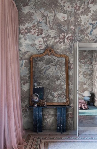 Fototapeta botaniczna w stylu vintage Rebel Walls R20332 Lush Grove Gray Poetic