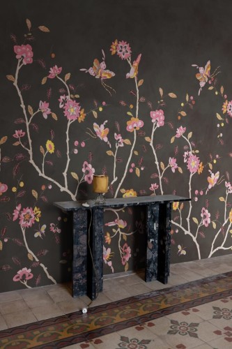 Fototapeta kwiatowe pnącza i motyle Rebel Walls R20362 Whispering Petals Black Poetic