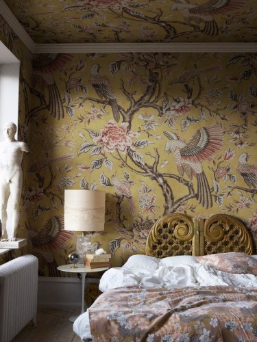 Fototapeta botaniczna z drapieżnymi ptakami Rebel Walls R20970 Wings in Bloom Yellow Poetic