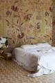 Fototapeta poetycki ogród pełen tajemnic i smoków Rebel Walls R20976 Mystic Garden Yellow Poetic