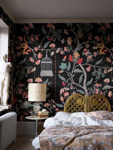 Fototapeta poetycki ogród pełen tajemnic i smoków Rebel Walls R20977 Mystic Garden Black Poetic