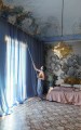 Fototapeta kwiatowa girlanda Rebel Walls R20989 Vintage Bow Light Blue Poetic