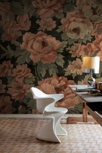 Fototapeta kwiaty róże vintage Rebel Walls R21010 Eternal Blossoms Black Poetic