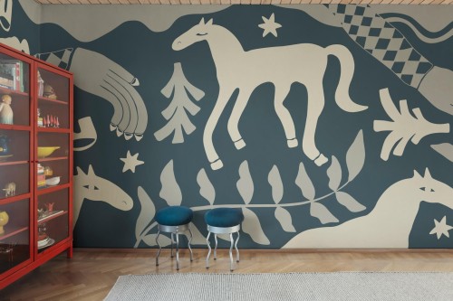 Fototapeta konie Rebel Walls R20502 Emmas Horses Blue Symbolic