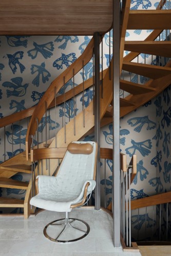 Fototapeta stylizowane ptaki Rebel Walls R20515 Dancing Wings Light Blue Symbolic