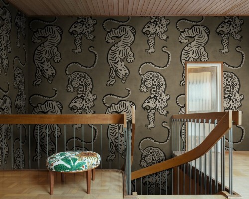 Fototapeta tygrysy i lamparty Rebel Walls R21242 Ink Tiger Brown Symbolic