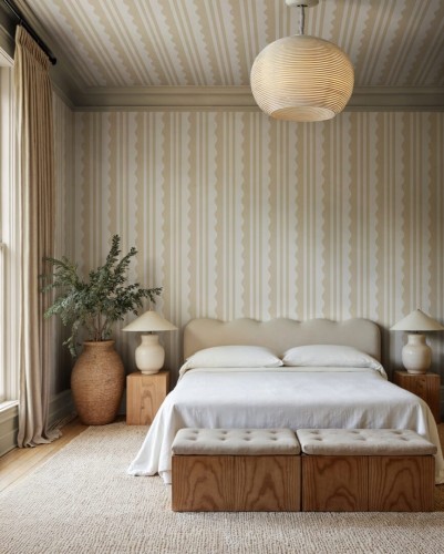 Fototapeta falujące paski Rebel Walls R21529 Wavy Stripe Beige Hot Pops