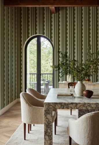 Fototapeta falujące paski Rebel Walls R21633 Wavy Stripe Moss Green Hot Pops