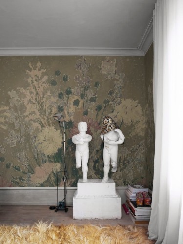 Fototapeta kwiaty w malarskim stylu Rebel Walls R21294 Lilians Bed Soft Pink Marie Olsson Nylander