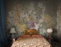 Fototapeta kwiaty w malarskim stylu Rebel Walls R21295 Lilians Bed Purple Marie Olsson Nylander