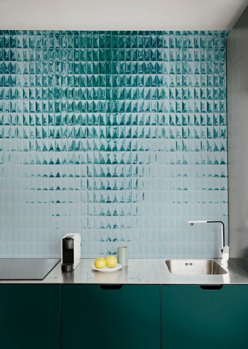 Fototapeta z motywem luksferów Wall&Deco WET_SK2501 Skin WET SYSTEM 2025