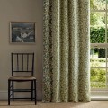 Tkanina w kwiatowy haft Morris & Co. X The Huntington Chamomile Embroidery 237655 The Unfinished Works Fabrics