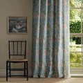 Tkanina w kwiatowy wzór z liśćmi i pnączami Morris & Co. X The Huntington Cornflower 227355 The Unfinished Works Fabrics
