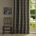 Tkanina dekoracyjna z kwiatowym wzorem Morris & Co. X The Huntington Meda Iris 227367 The Unfinished Works Fabrics