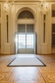 Dywan beżowy z czarnym obramowaniem Carpets & More X Magda Fornal 5010 LAILA BEIGE BLACK Classics